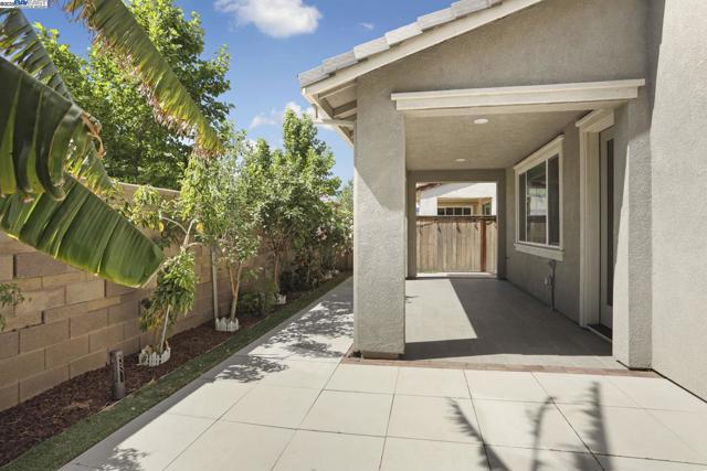 1503 S Oliveira Dr, Mountain House CA: https://media.crmls.org/mediaz/3b2ac5c6-1575-4438-99f0-454dee3f58da.jpg