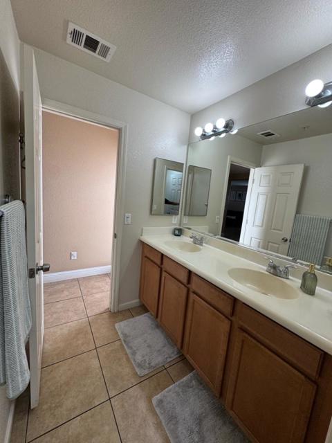 12500 Rogge Village Way, Salinas CA: https://media.crmls.org/mediaz/3b2b33e9-a883-4130-8362-06cf15ba2d91.jpg