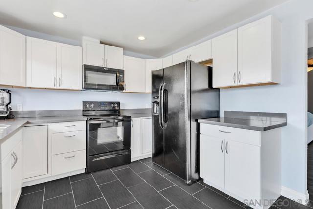 806 E 4Th Ave, Escondido CA: https://media.crmls.org/mediaz/3b2b36ac-6ee7-4522-9cb2-31390e7060d7.jpg