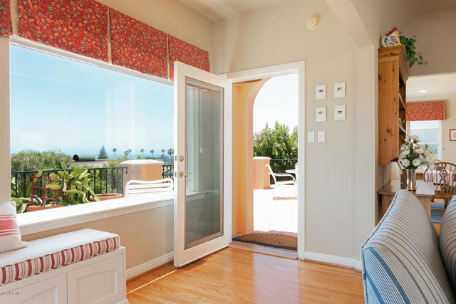 2167 Palomar Avenue, Ventura CA: https://media.crmls.org/mediaz/3b2b4bd3-beba-4d79-8fd6-a089973299a6.jpg