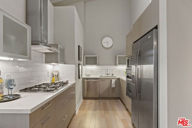 600 S Ridgeley Drive, Los Angeles CA: https://media.crmls.org/mediaz/3b2ba77b-77d0-4191-903c-2b3a3c5670f7.jpg