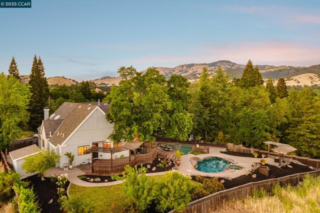 15 Blemer Ct, Danville CA: https://media.crmls.org/mediaz/3b2bae94-a3ec-409f-9b05-3b7c99f80d91.jpg