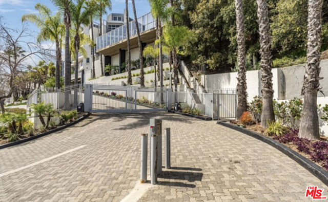171 N Church Lane, Los Angeles CA: https://media.crmls.org/mediaz/3b2bc2f3-aee4-4575-9661-ac3412e5c902.jpg