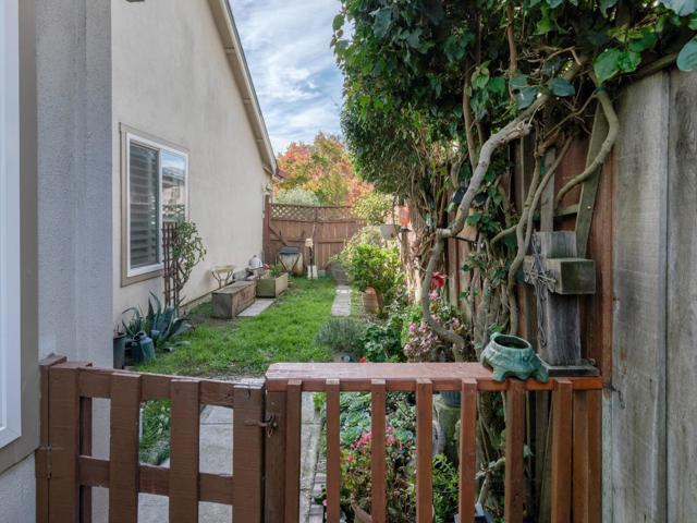 1139 Cape Cod Way, Salinas CA: https://media.crmls.org/mediaz/3b2c1798-bea4-4fae-87f9-d8543df5ea37.jpg
