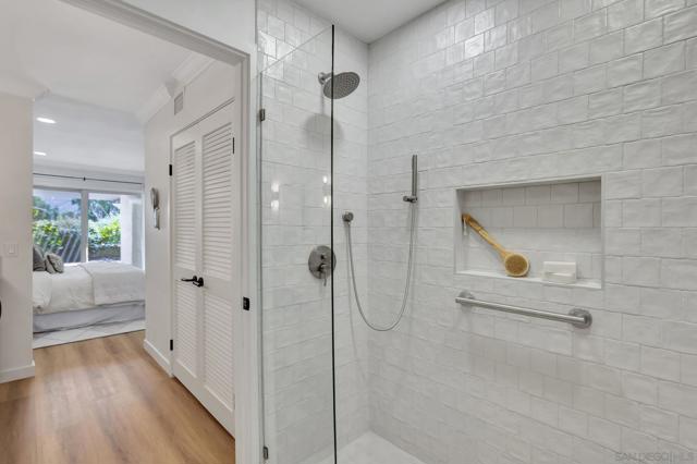 12880 Circulo Dardo, San Diego CA: https://media.crmls.org/mediaz/3b2c1ece-e293-4746-9ef7-89012d491c09.jpg