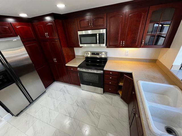 11524 Azucena Dr, San Diego CA: https://media.crmls.org/mediaz/3b2c3020-345a-40ce-b9ee-902e28f61309.jpg