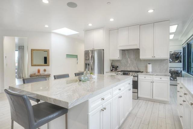 Detail Gallery Image 14 of 25 For 300 9th St., Del Mar,  CA 92014 - 3 Beds | 3 Baths