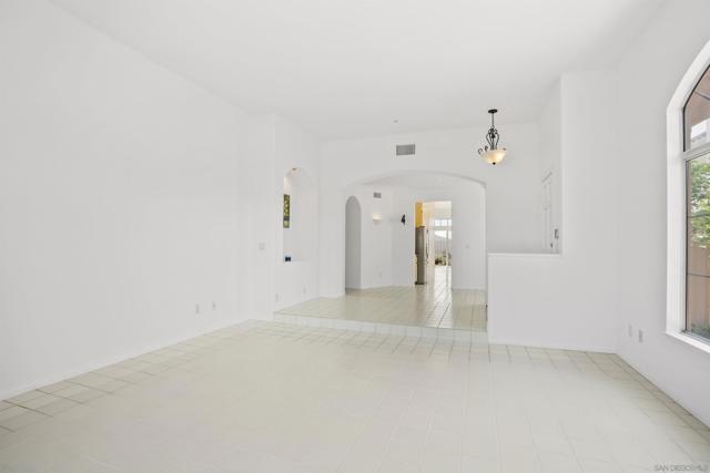 2133 View Crest Glen, Escondido CA: https://media.crmls.org/mediaz/3b2d2a66-9002-488e-a7d7-d1281809b03b.jpg