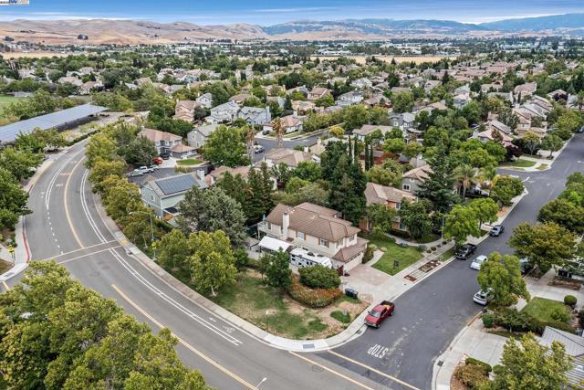 1787 Maralisa Lane, Livermore CA: https://media.crmls.org/mediaz/3b2d98bc-198d-4ff5-b807-b36d1ff8d459.jpg