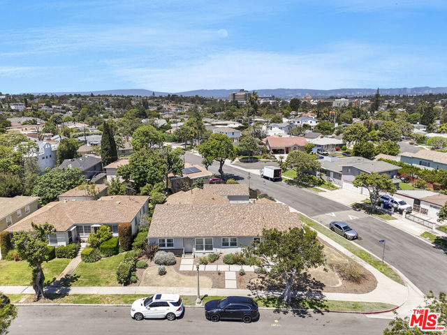 7801 Flight Avenue, Los Angeles CA: https://media.crmls.org/mediaz/3b2e1fba-5827-4784-af7e-ed8f9693c651.jpg