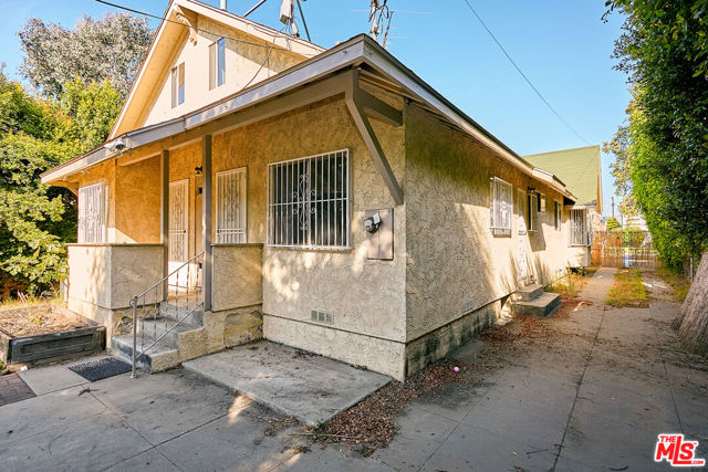 1253 Keniston Avenue, Los Angeles CA: https://media.crmls.org/mediaz/3b2e4601-b426-420c-ad66-eade934a27a6.jpg