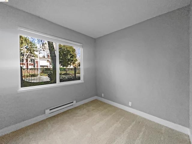 33 Shoreline Ct, Richmond, California 94804, 2 Bedrooms Bedrooms, ,1 BathroomBathrooms,Condominium,For Sale,Shoreline Ct,41055171