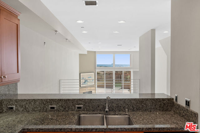 7301 Vista Del Mar, Playa del Rey CA: https://media.crmls.org/mediaz/3b2ef922-ced9-40e0-b5bf-a237e03abf87.jpg