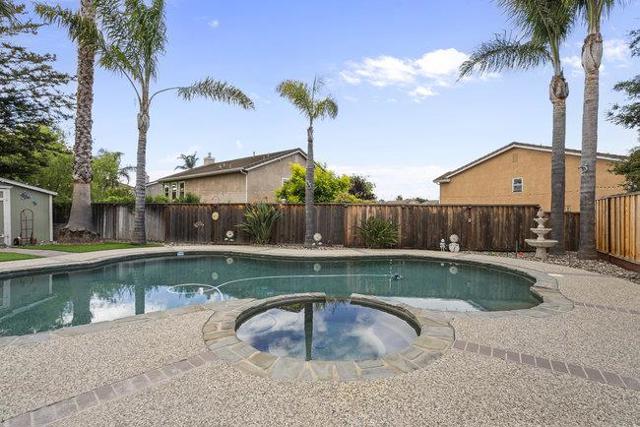 1650 Mimosa Street, Hollister CA: https://media.crmls.org/mediaz/3b300f58-3826-4703-9542-92143e3cbe14.jpg