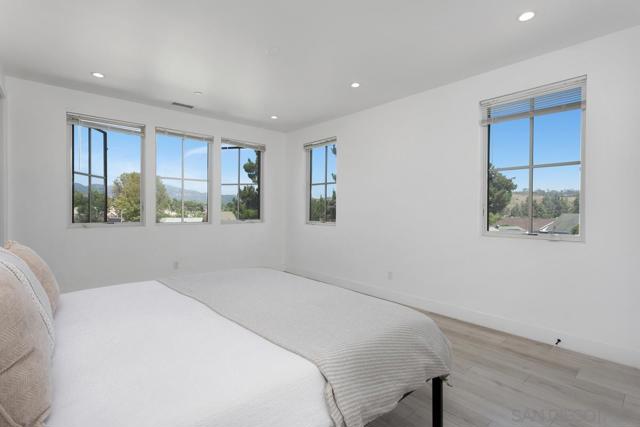 12410 Aria Ct, Poway CA: https://media.crmls.org/mediaz/3b3052d8-15be-459b-92a2-0008c859f2da.jpg