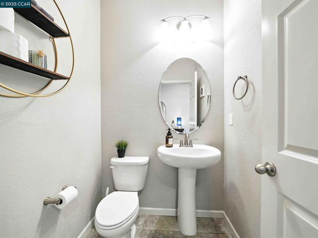 2433 Sanders Ln, Fairfield CA: https://media.crmls.org/mediaz/3b30563b-4fe6-4c54-b1fc-7054824980a1.jpg