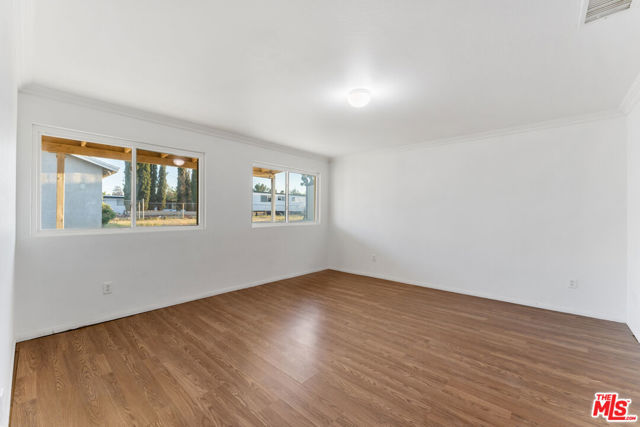 9256 6th Avenue, Hesperia CA: https://media.crmls.org/mediaz/3b3084a0-ab09-4757-ada3-a7fa4025dd30.jpg