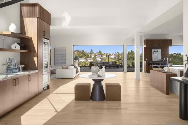 2448 Sagebrush Ct, La Jolla CA: https://media.crmls.org/mediaz/3b30c4c1-4b83-410f-9b2c-003c7a8e816d.jpg