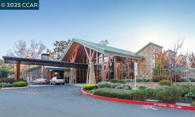 3520 Rossmoor Parkway, Walnut Creek CA: https://media.crmls.org/mediaz/3b30fe33-8c08-487b-a3b0-c2636cbc1d55.jpg