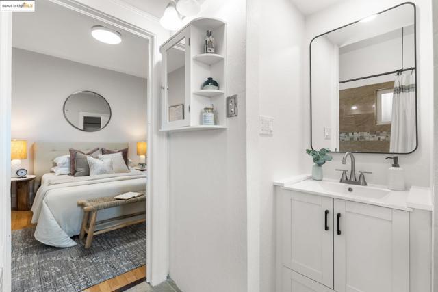 2005 36th Avenue, Oakland CA: https://media.crmls.org/mediaz/3b325246-488a-4f90-b092-ec5846b847f1.jpg