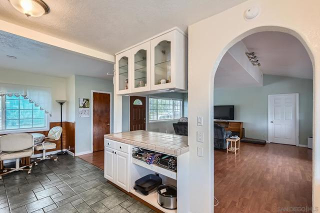 2535 Corona St, Lemon Grove CA: https://media.crmls.org/mediaz/3b3264c2-491a-4b08-9b1e-cbaf2c6f2792.jpg