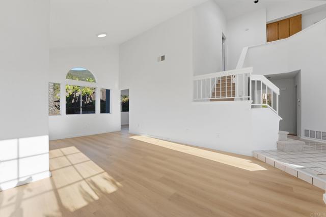 Detail Gallery Image 5 of 52 For 14493 Corte Lampara, San Diego,  CA 92129 - 3 Beds | 2/1 Baths