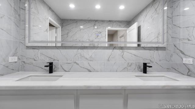 Image 18 of 31 For 8301 Rio San Diego Dr  7