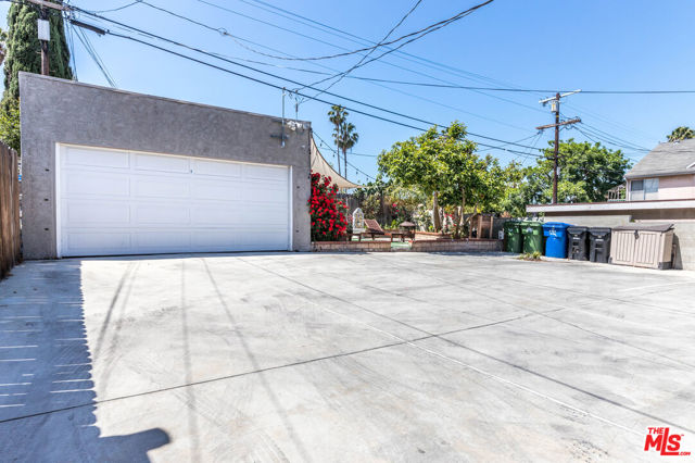4504 Maplewood Avenue, Los Angeles CA: https://media.crmls.org/mediaz/3b339571-4798-4248-b4de-ffa8408e565f.jpg