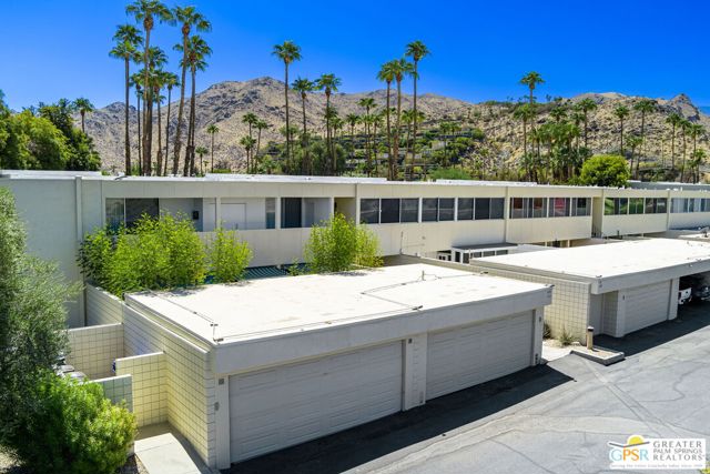 493 Desert Lakes Drive, Palm Springs CA: https://media.crmls.org/mediaz/3b33d598-b5c0-44a2-888d-f130c19cc231.jpg