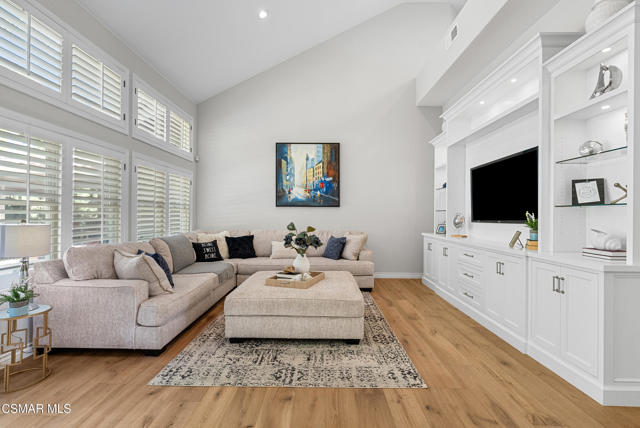 48 Golden Glen Drive, Simi Valley CA: https://media.crmls.org/mediaz/3b33fc84-f728-41b1-80b1-adf203586f10.jpg