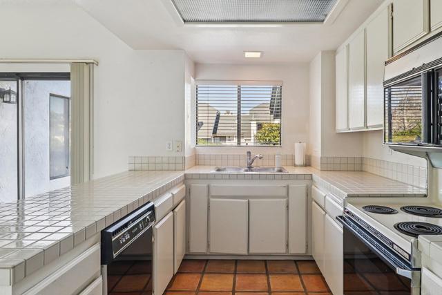 Detail Gallery Image 9 of 32 For 542 via De La Valle #J,  Solana Beach,  CA 92075 - 2 Beds | 2 Baths