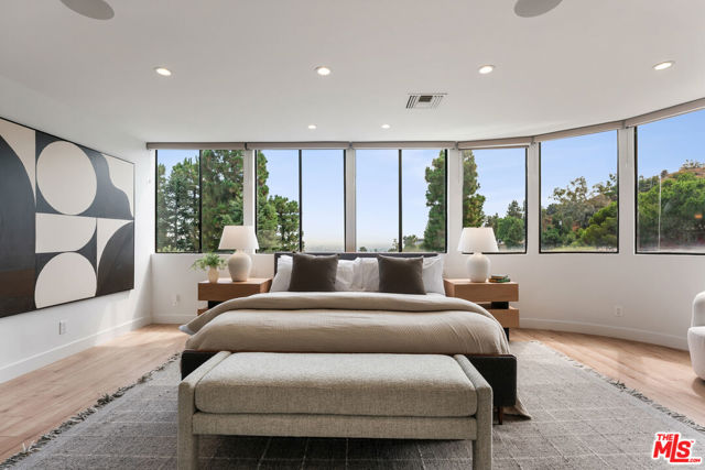 6469 Rodgerton Drive, Los Angeles CA: https://media.crmls.org/mediaz/3b345b30-82a2-4525-b034-30a8745926ed.jpg