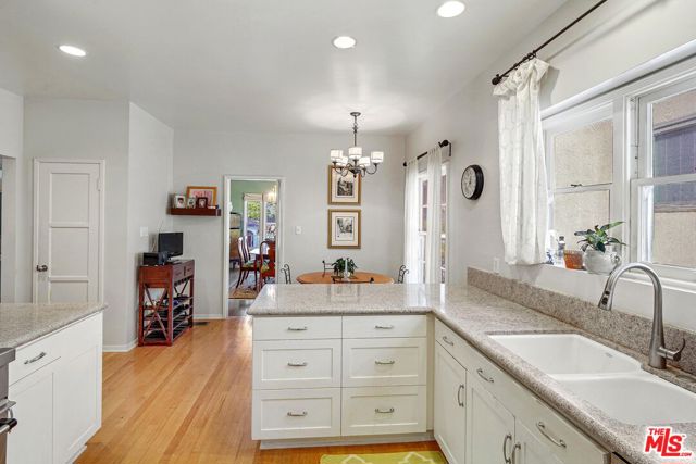 10614 Le Conte Avenue, Los Angeles CA: https://media.crmls.org/mediaz/3b3464c0-da6b-4c0d-a128-859d86bd4c52.jpg