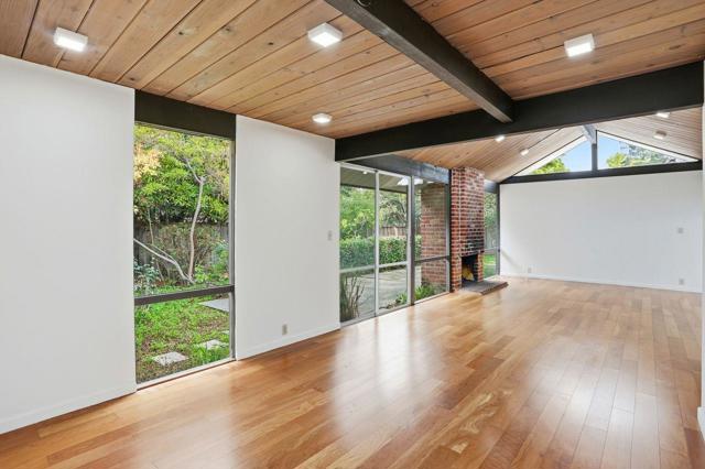 827 Cumberland Drive, Sunnyvale CA: https://media.crmls.org/mediaz/3b35117d-0b71-4c8d-a7ff-9ebfeb013749.jpg