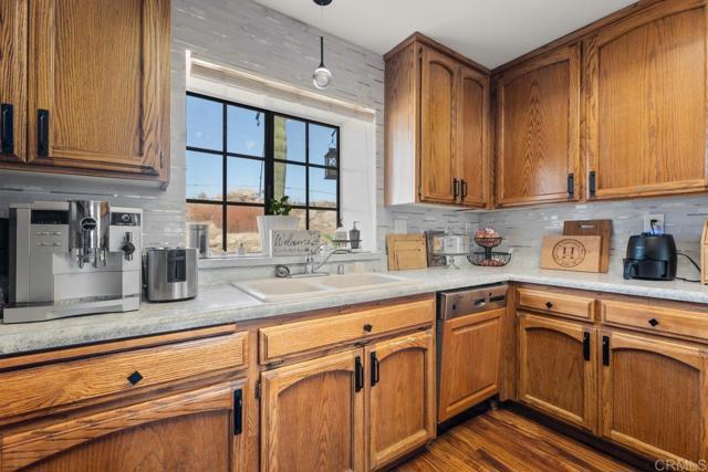 1815 Marc Trail, Campo CA: https://media.crmls.org/mediaz/3b35a342-93b7-4fda-b8d2-167e577967e8.jpg