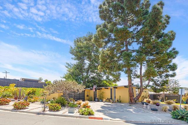 3455 Aldford Dr, San Diego CA: https://media.crmls.org/mediaz/3b35c489-41c5-40b7-b74b-0862f10bad65.jpg