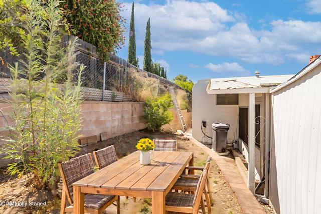 1075 Loma Drive, Ojai CA: https://media.crmls.org/mediaz/3b35ef2a-006f-4af4-a695-b197b68e6fe3.jpg