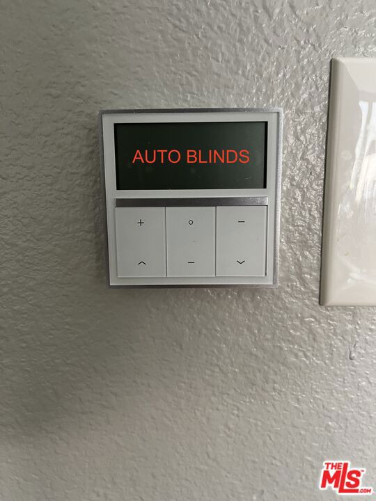 https://media.crmls.org/mediaz/3b365986-3736-4bb2-9385-cd184002934a.jpg?preset=X-Large