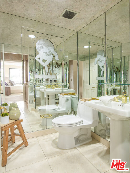 10724 Wilshire Boulevard, Los Angeles CA: https://media.crmls.org/mediaz/3b36be74-062b-45e4-8d82-c6364e6dbdca.jpg