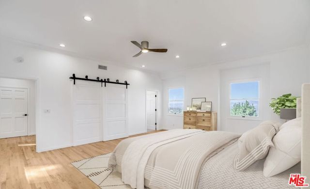 15851 Mulholland Place, Los Angeles CA: https://media.crmls.org/mediaz/3b36d56a-9b0b-4642-8008-72a0c9f06495.jpg