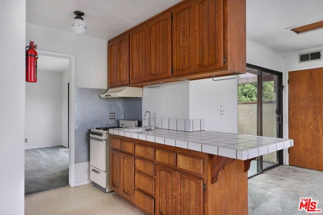 717 Marco Place, Venice CA: https://media.crmls.org/mediaz/3b37648a-416e-4c24-84d0-fdd21c9948c3.jpg