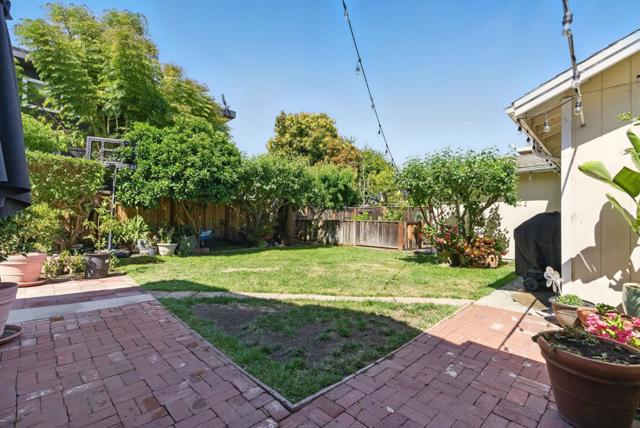109 Dumbarton Avenue, Redwood City CA: https://media.crmls.org/mediaz/3b378e8a-411c-4d91-ad91-d6a362a2eaec.jpg