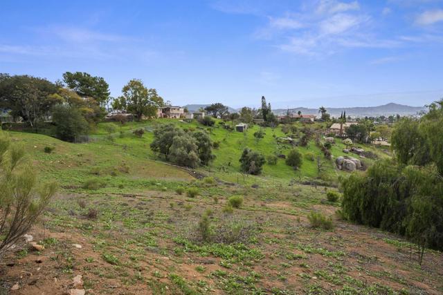 8016 Sterling Dr, El Cajon CA: https://media.crmls.org/mediaz/3b380750-4044-401b-aae5-836ed0d1886b.jpg