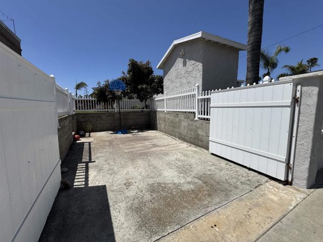 4704 Jumano Avenue, San Diego CA: https://media.crmls.org/mediaz/3b380a40-6970-46b9-9022-58a5fa14be45.jpg