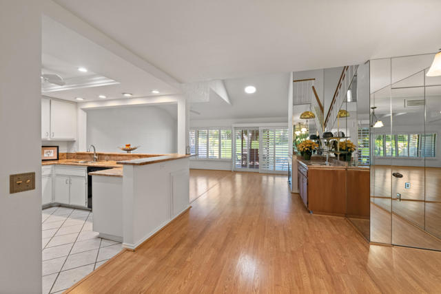 41629 Woodhaven W Drive, Palm Desert CA: https://media.crmls.org/mediaz/3b383b8f-d18d-4e87-b7ae-fcc6441a7ca4.jpg