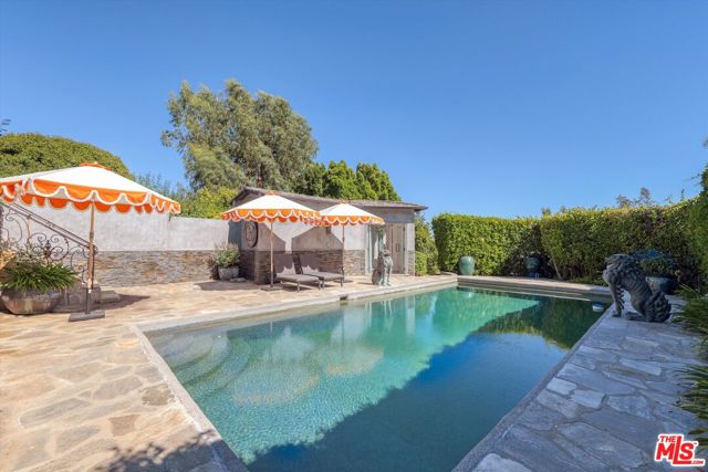 1300 Summitridge Drive, Beverly Hills CA: https://media.crmls.org/mediaz/3b38449f-7117-40cf-a14c-5306d2b8aef3.jpg
