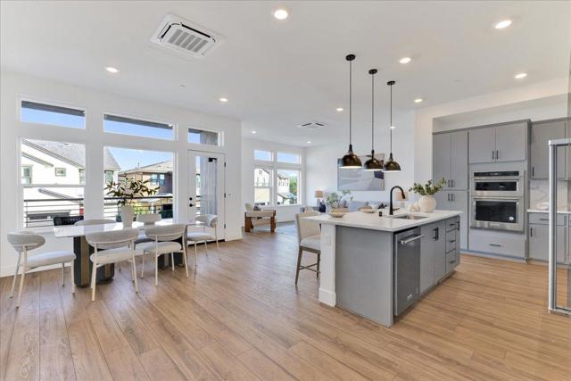 210 Waters Park Circle, San Mateo CA: https://media.crmls.org/mediaz/3b38566e-aca6-4016-95f5-0fe86233391e.jpg