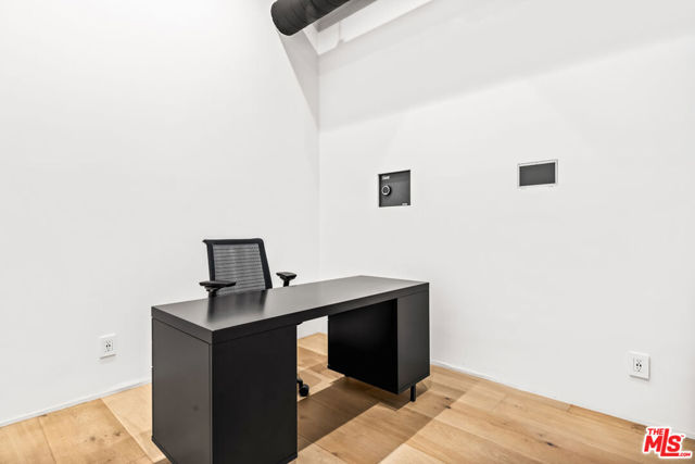 1346 Abbot Kinney Boulevard, Venice CA: https://media.crmls.org/mediaz/3b386fba-c835-444b-8ec1-e35668962341.jpg