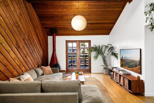 4021 Bernice Dr, San Diego CA: https://media.crmls.org/mediaz/3b387ef5-a278-4023-bb39-2aed589c0f03.jpg