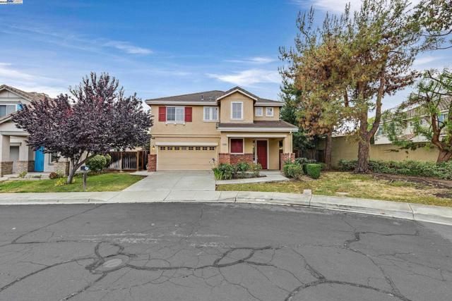 34906 Herringbone Ct, Union City CA: https://media.crmls.org/mediaz/3b3a7a5c-abeb-4a54-b256-6f04c215aa14.jpg